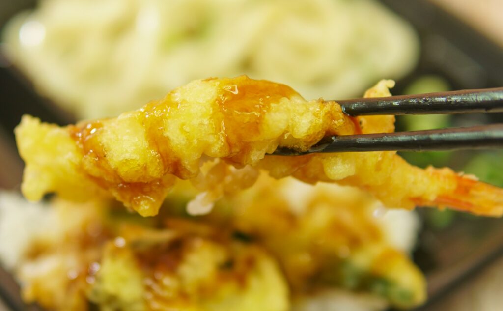 麺セット（天丼）の海老の天ぷら