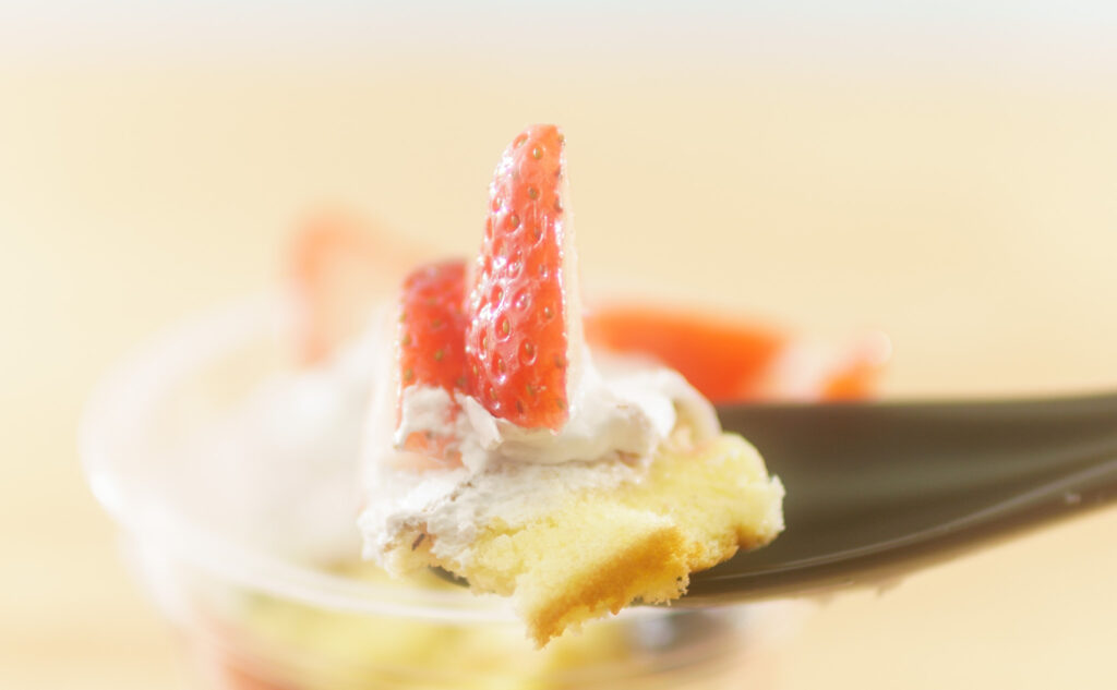 フルーツパフェパンケーキとイチゴ