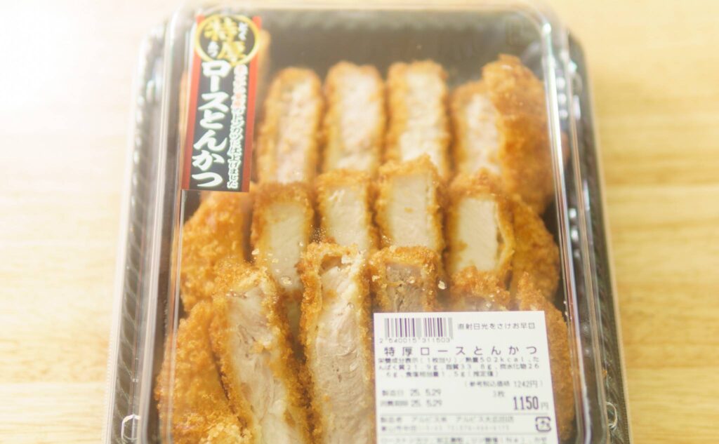 惣菜コーナーのとんかつ