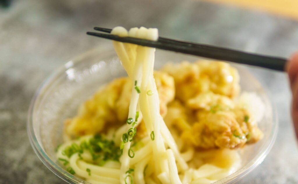 自家製鶏天おろしうどんのつるつるのうどん