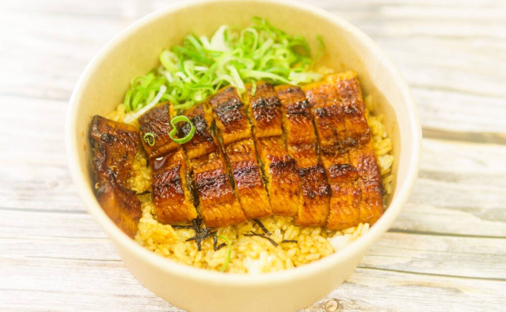 開封したばかりのうなぎひつまぶし重