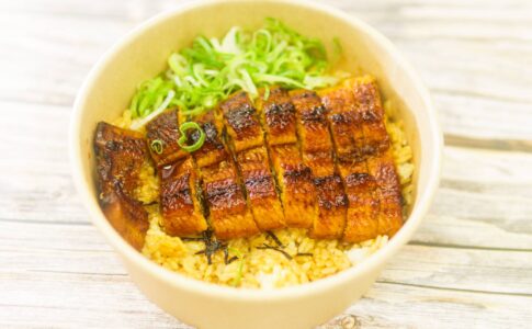開封したばかりのうなぎひつまぶし重