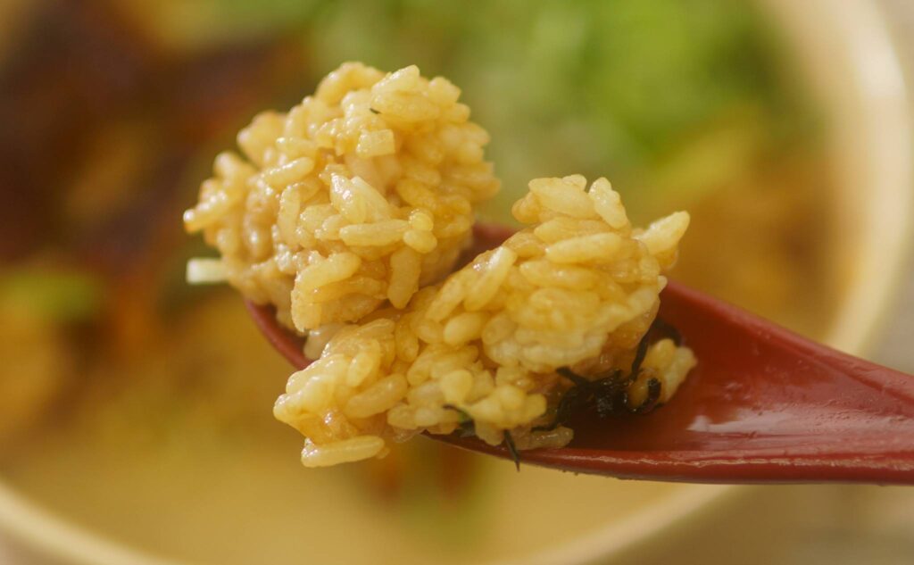 うなぎひつまぶし重の飯はうなぎの蒲焼のタレがしみている