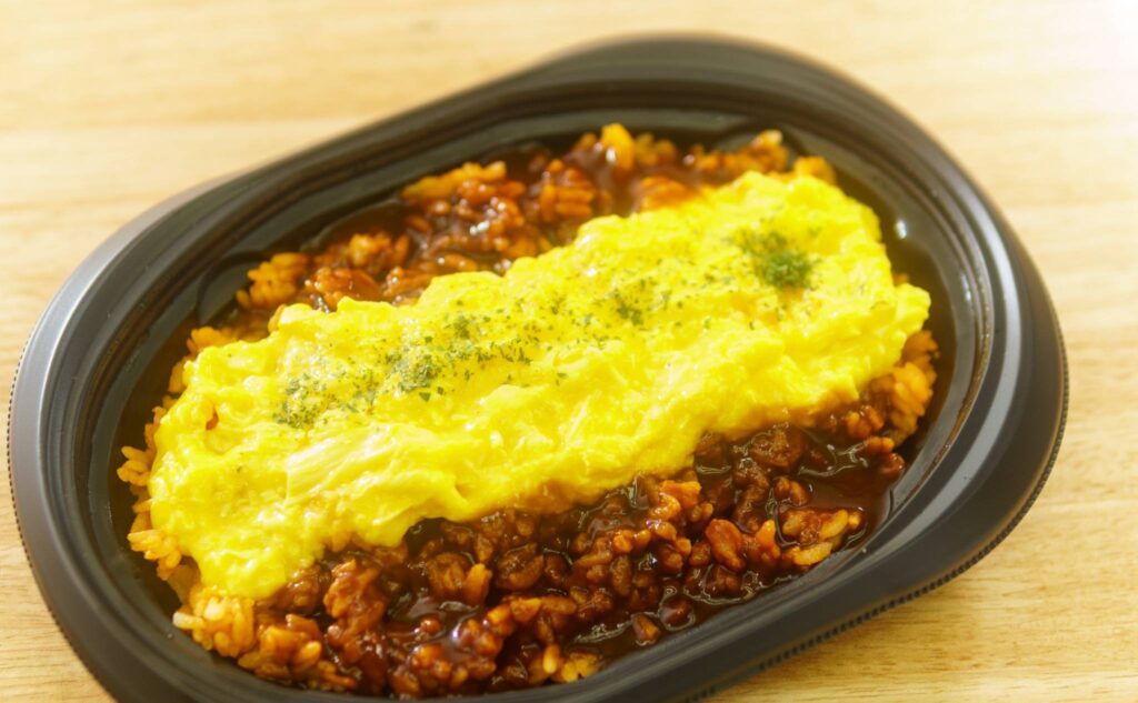 生クリーム入りトロトロ卵のオムライスを開封したところ