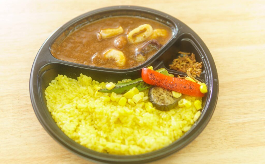 海老の旨味が凝縮！BOSS特製シーフードカレーの開封後