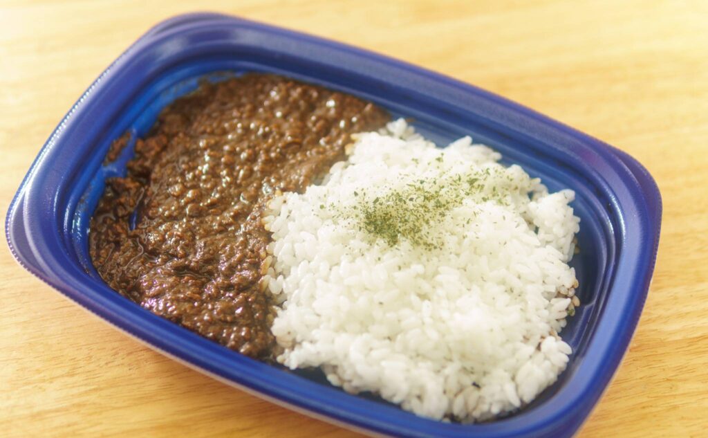 完全メシ オニオンカレー開封