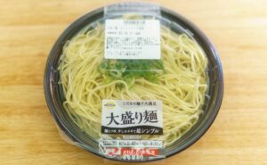 「大盛り麺 ラーメンだけで満腹」をザ・ビッグで実食レビュー！レンジでスープが溢れ出す仕組みが凄い。の画像