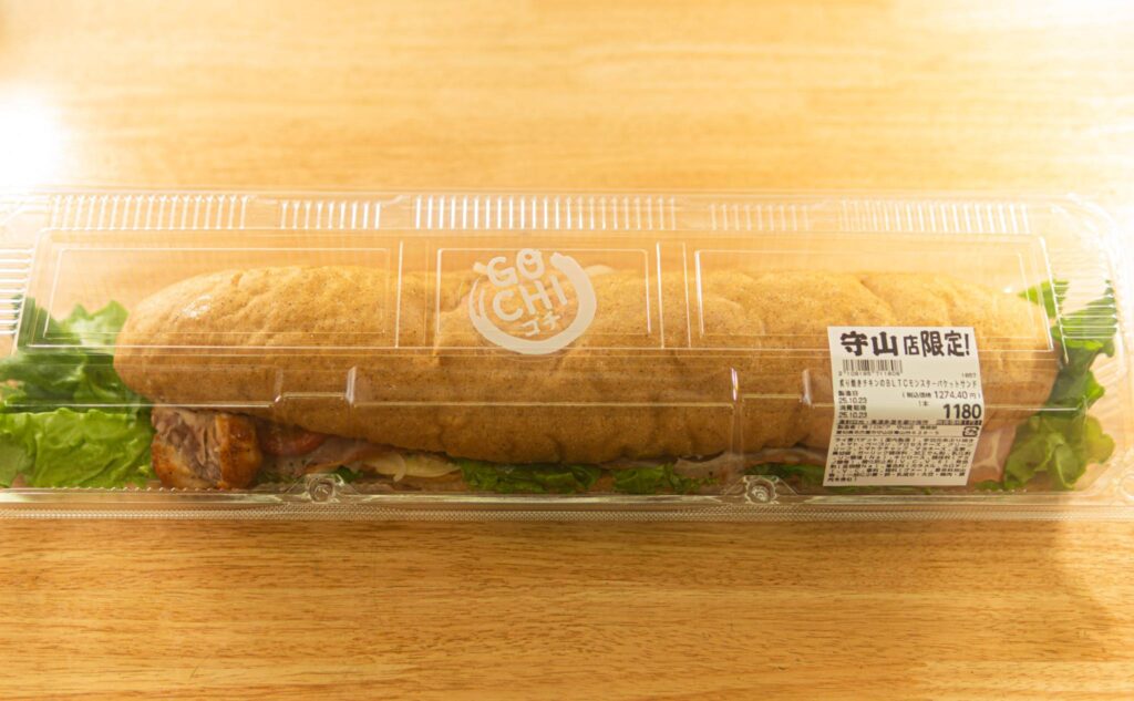 炙り焼きチキンのBLTCモンスターバケットサンドの外装