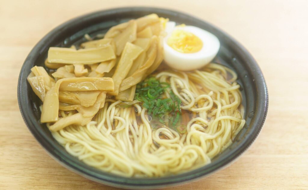 大盛り麺　ラーメンだけで満腹にメンマと卵を添えてみた
